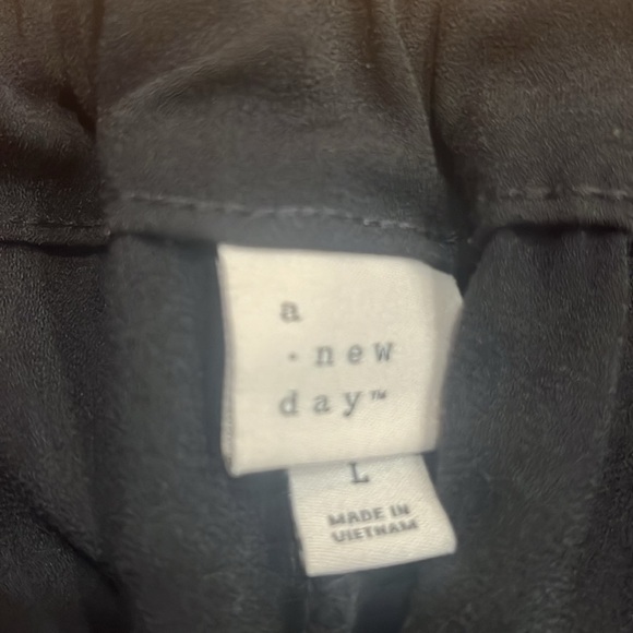 a.new day women’s black 100% polyester shorts size large . - Picture 2 of 10